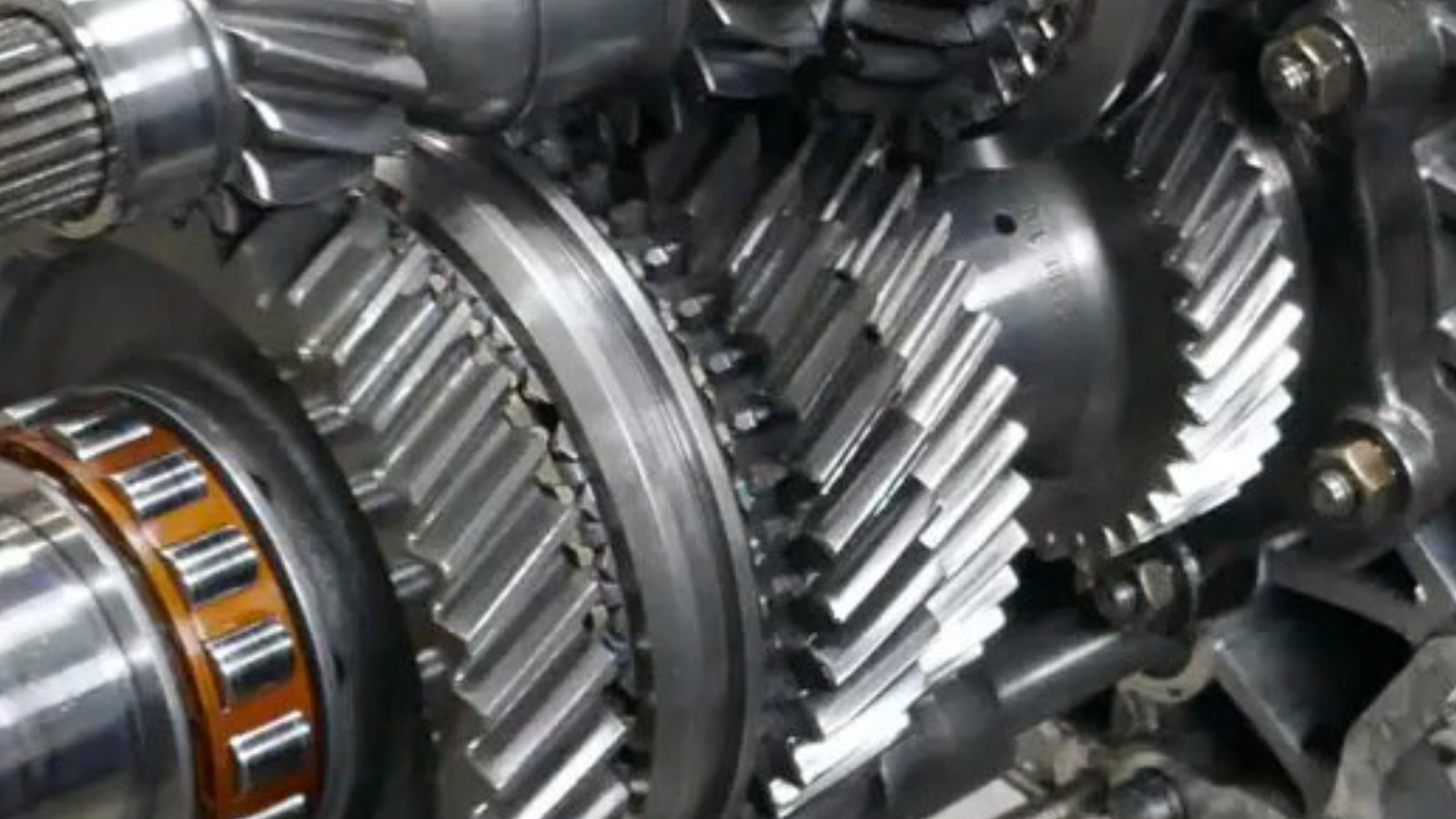 Präzise Arbeit an Porsche Schaltgetriebe